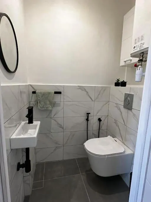 Chic Renovated 2 Bedroom Entire Apartment Or Only Private Rooms In Liberation In Nice With Garage On Demand, Ac, Wi-Fi And Tram Access