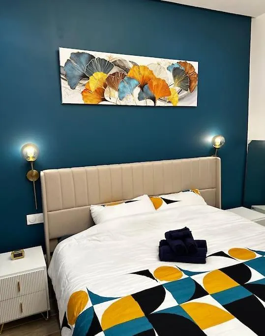 Chic Renovated 2 Bedroom Entire Apartment Or Only Private Rooms In Liberation In Nice With Garage On Demand, Ac, Wi-Fi And Tram Access Francie
