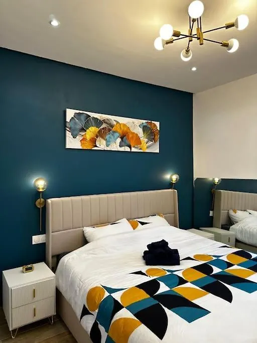 Chic Renovated 2 Bedroom Entire Apartment Or Only Private Rooms In Liberation In Nice With Garage On Demand, Ac, Wi-Fi And Tram Access