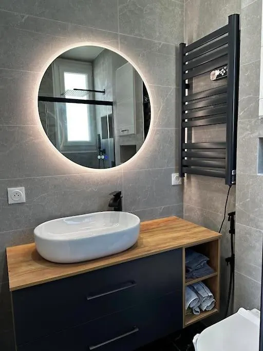 Chic Renovated 2 Bedroom Entire Apartment Or Only Private Rooms In Liberation In Nice With Garage On Demand, Ac, Wi-Fi And Tram Access 0*,  Francie