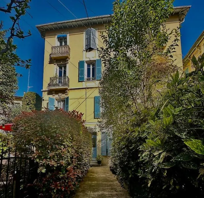 Chic Renovated 2 Bedroom Entire Apartment Or Only Private Rooms In Liberation In Nice With Garage On Demand, Ac, Wi-Fi And Tram Access