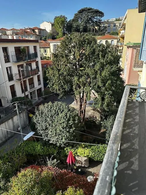 Chic Renovated 2 Bedroom Entire Apartment Or Only Private Rooms In Liberation In Nice With Garage On Demand, Ac, Wi-Fi And Tram Access