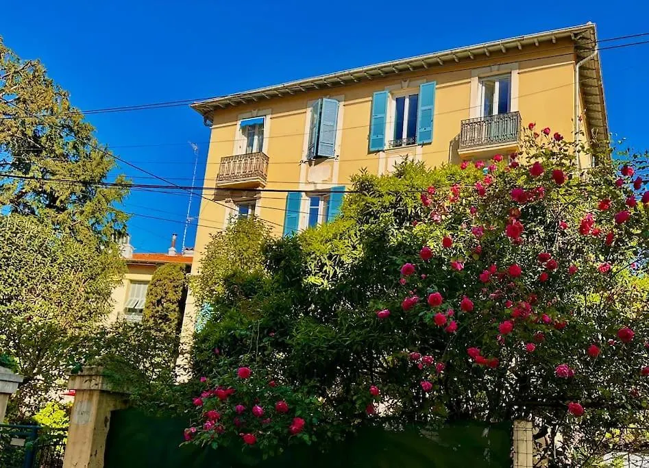 Chic Renovated 2 Bedroom Entire Apartment Or Only Private Rooms In Liberation In Nice With Garage On Demand, Ac, Wi-Fi And Tram Access