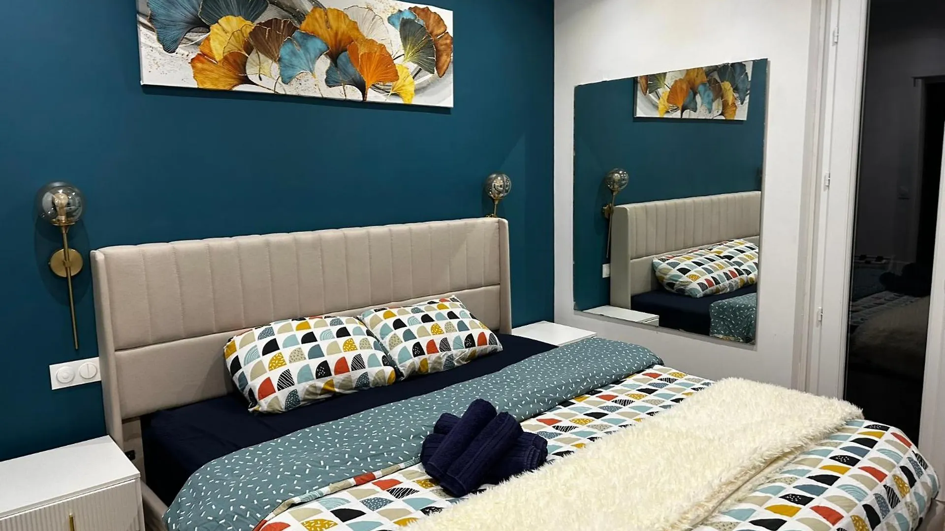 Chic Renovated 2 Bedroom Entire Apartment Or Only Private Rooms In Liberation In Nice With Garage On Demand, Ac, Wi-Fi And Tram Access Francie