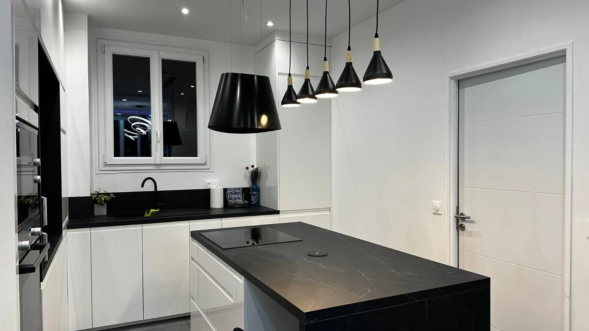 Chic Renovated 2 Bedroom Entire Apartment Or Only Private Rooms In Liberation In Nice With Garage On Demand, Ac, Wi-Fi And Tram Access 0*,  Francie